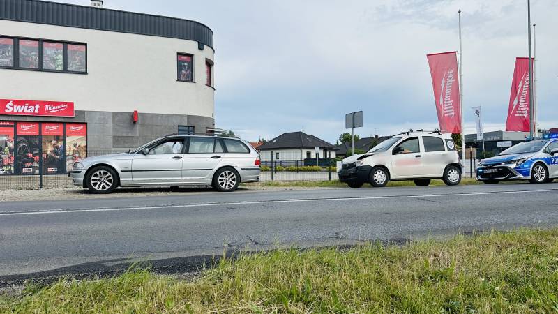Zderzenie dwóch aut w Kobylnicy